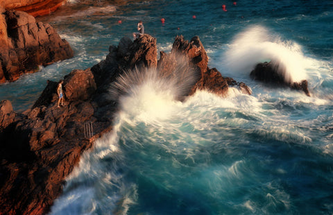 Huge Waves At Manarola - Canvas Prints by Paolo Lazzarotti Photo