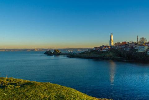 Lighthouse - Canvas Prints by Lizardofthewisard