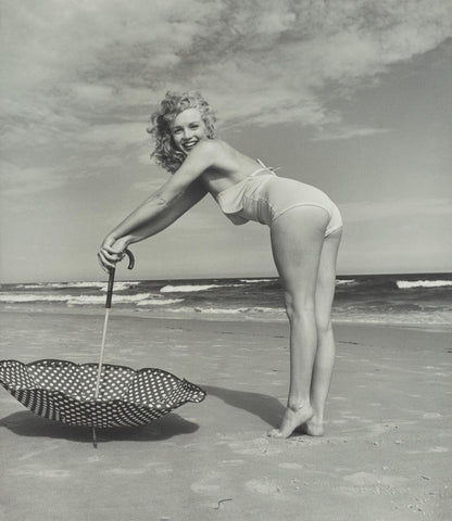 Marilyn Monroe - Umbrella - Art Prints