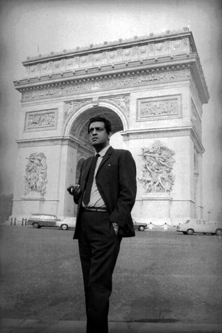 Satyajit Ray At The Arc De Triomphe Paris - Canvas Prints by Henry