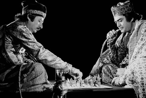 Shatranj Ke Khiladi - Sanjeev Kumar and Saeed Jaffrey - Satyajit Ray Movie Poster - Posters
